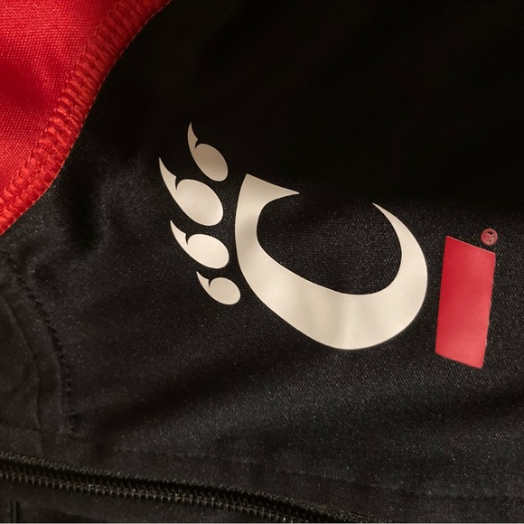 Youth size 5 UC Bearcats lightweight half zip - Picture 3 of 4